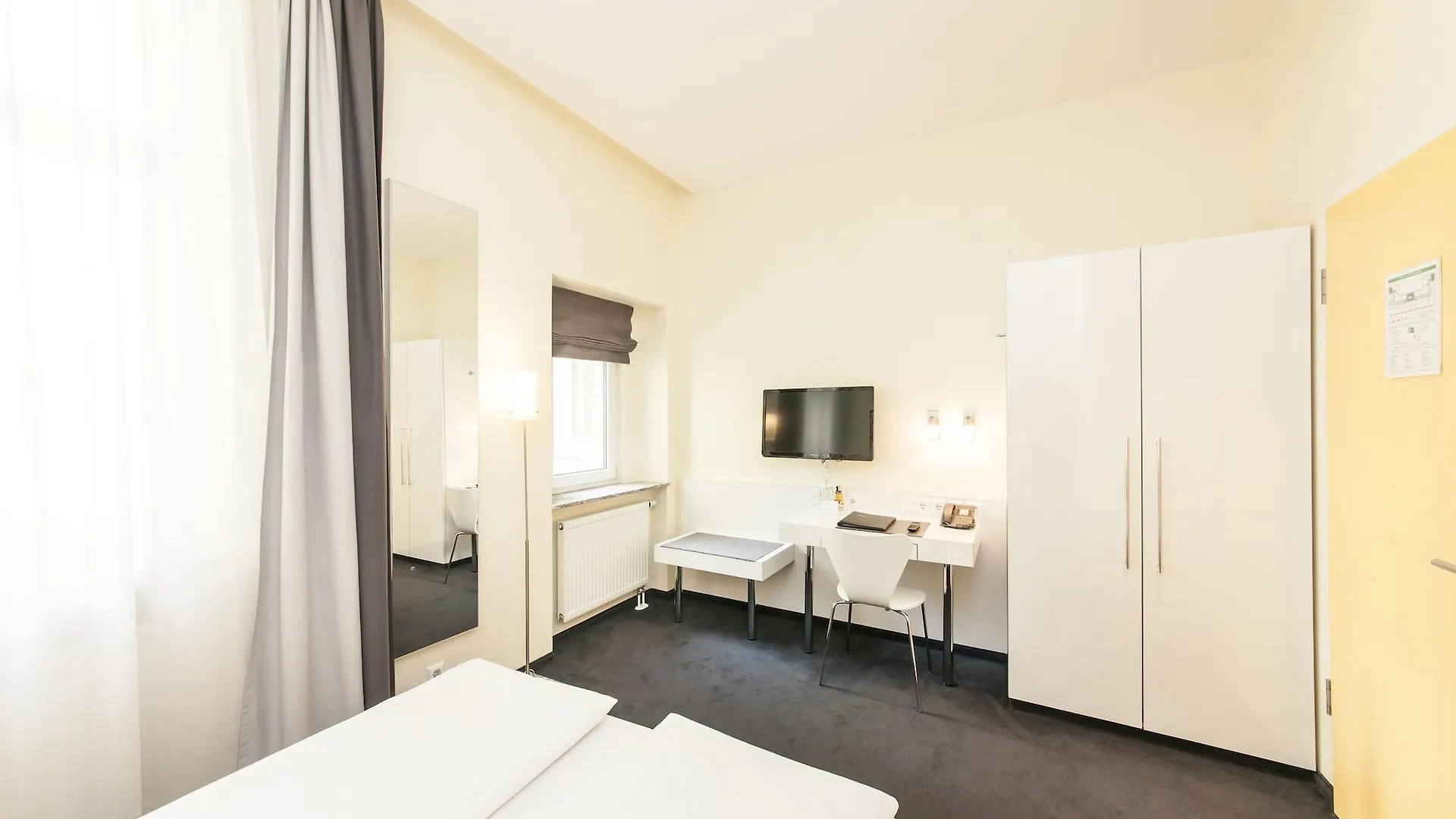Select Hotel Berlin Checkpoint Charlie